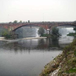 Il ponte sul fiume Adda, a Bisnate 