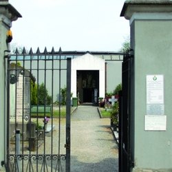 L'ingresso del cimitero di San Bovio 