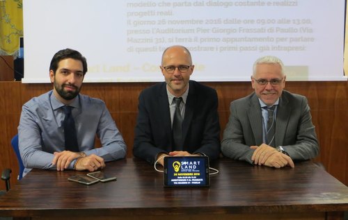 il sindaco Lorenzini, Gabriele Guida a sx e Massimiliano Consolati a dx 