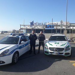 L'equipaggio della Polizia locale dopo aver consegnato l'organo a Genova 