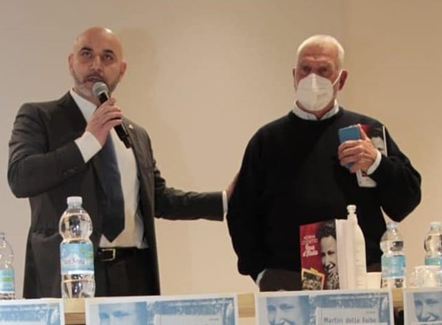 Giovanni Carmine Fabiano sindaco di Mediglia con l'esule Vitaliano De Rossi 