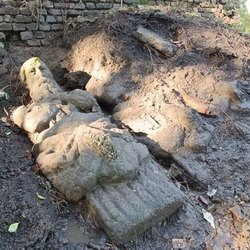 Le statue scoperte nei terreni di Rocca Brivio 