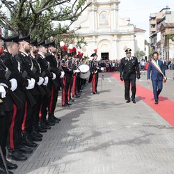 Marco Segala sindaco di San Giuliano sfila davanti ai Carabinieri 