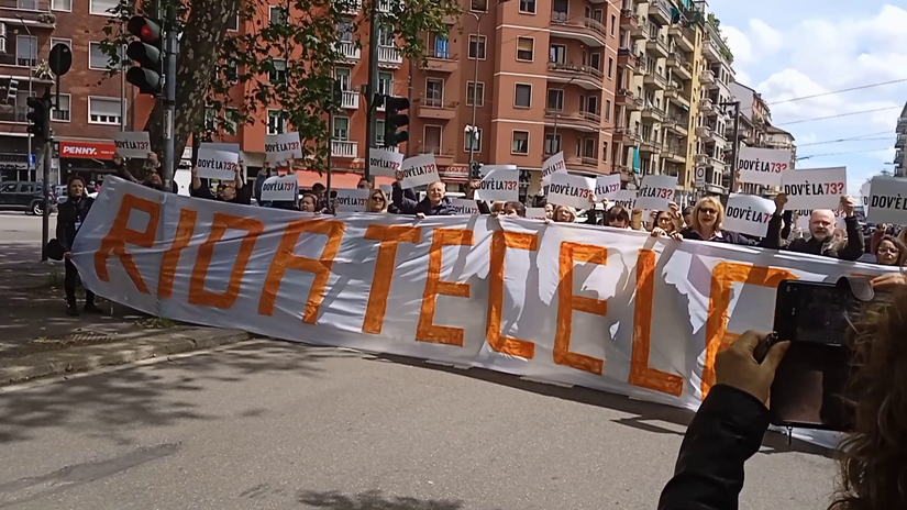 Il flash mob svoltosi in viale Corsica a Milano