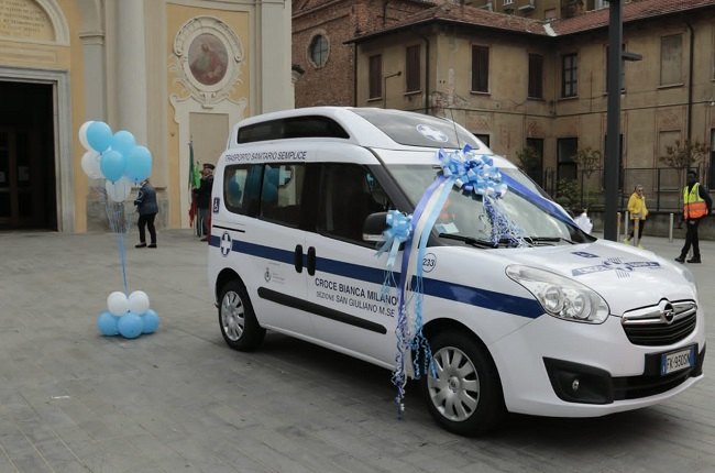 Il nuovo mezzo per il trasporto sanitario della Croce Bianca sangiulianese