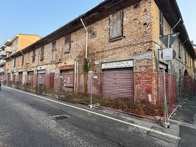 Lo stabile da abbattere per il concreto rischio crollo