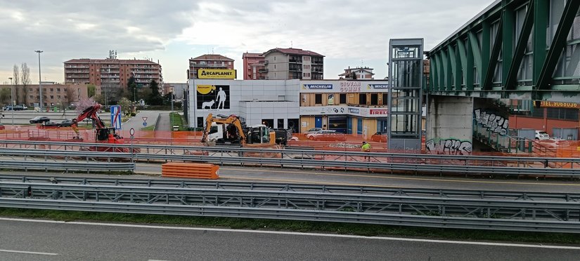 Il cantiere operativo al lato sud della Paullese
