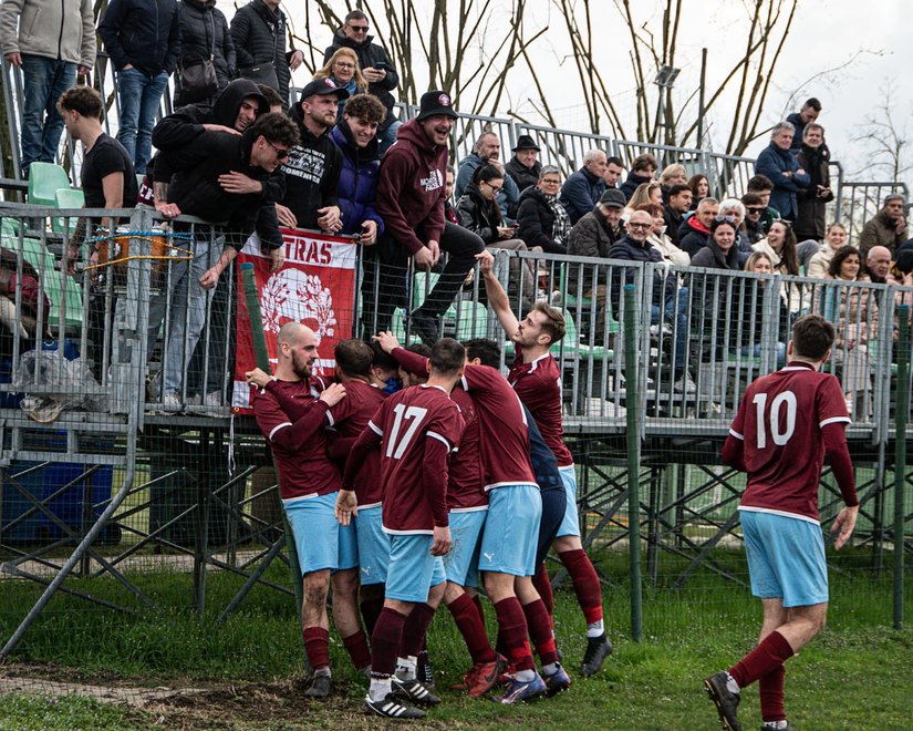 La squadra con i suoi tifosi