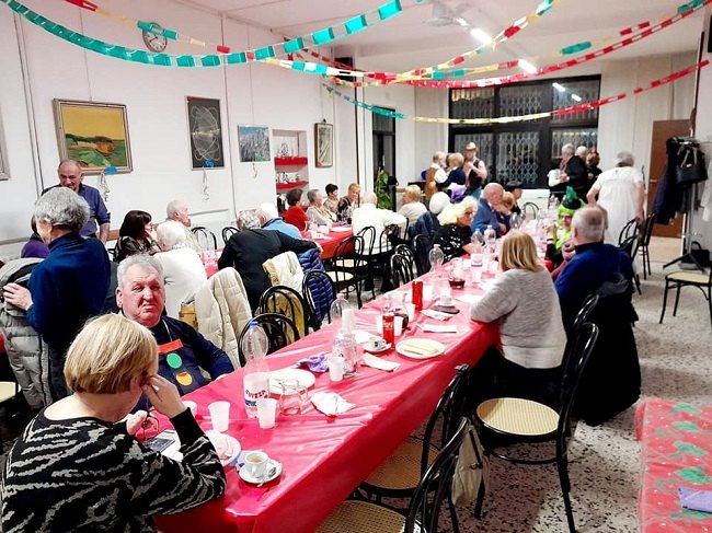 Una cena organizzata dal centro anziani
