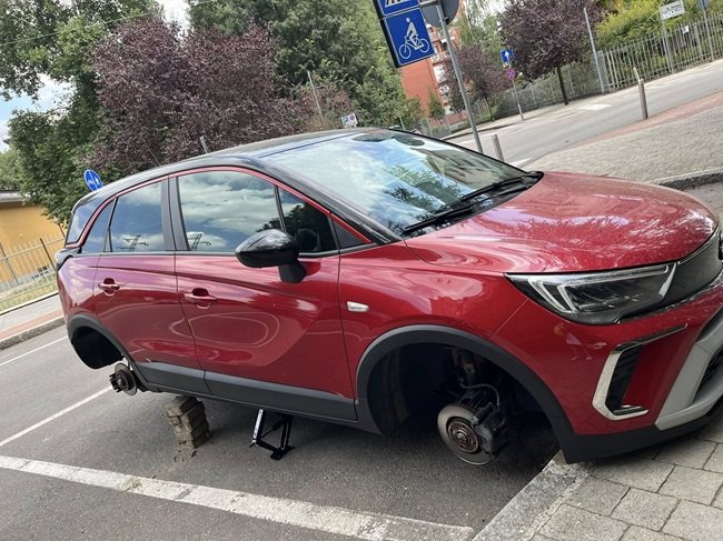 Una delle auto