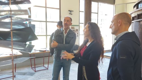 Feuei Tola con il sindaco di Melegnano Vito Bellomo,