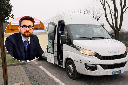 La navetta che ha preso servizio, nel cerchio il vicesindaco Alex Dalla Bella
