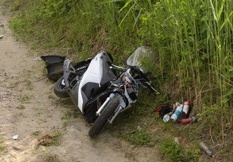 Lo scooter a bordo del quale viaggiavano le due giovani vittime