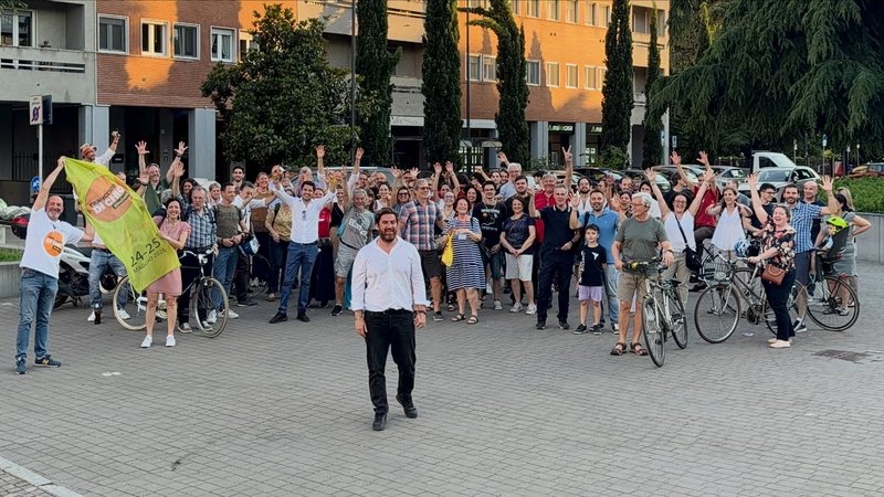 Segrate, il nuovo sindaco Di Chio con i suoi sostenitori