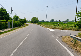 Ildoppio incrocio con la Sp Cerca, a destra si va a San Marino, a sinitsra a Zoate