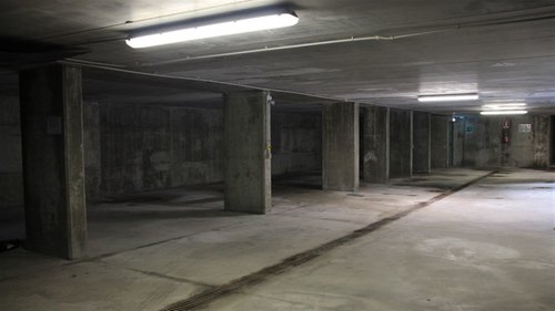 Alcuni dei posti auto nell’autorimessa interrata di via Curiel