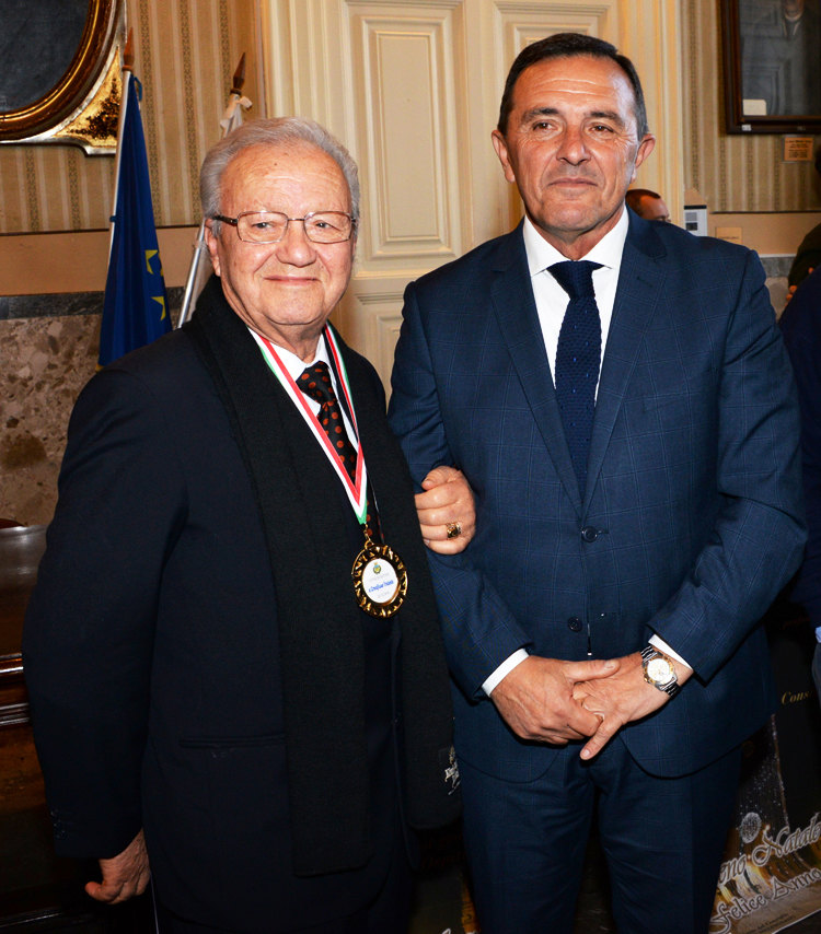 Ostuni: Crocifisso Valente e il sindaco della
