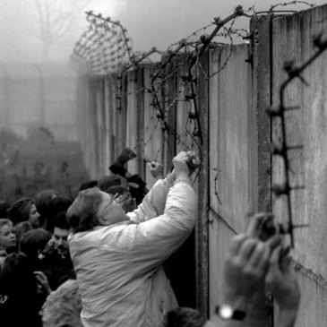 Novembre 1989: a mani nude, contro il muro di Berlino.