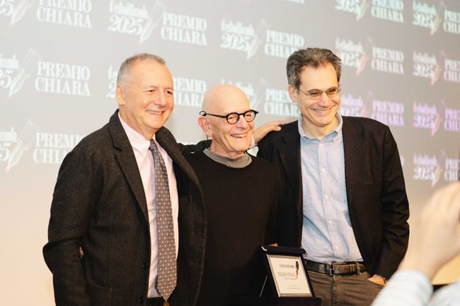 Da sinistra: Piero Colaprico, Andrej Longo (vincitore), Gabriele Pedullà