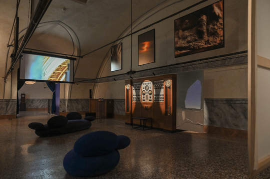 La mostra Guardare fino al cielo nella Sala degli Orologi