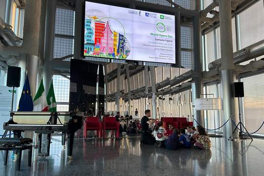 I bambini del laboratorio «Cantiamo l'Opera!» a Palazzo Lombardia