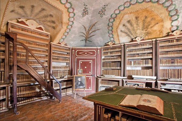 Biblioteca storica dello scalone - © FAI, Dario Fusaro 