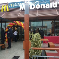 Il nuovo fast food nella zona commerciale di Redecesio 