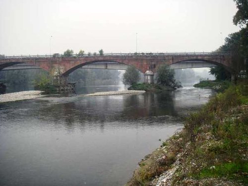 Il ponte sul fiume Adda, a Bisnate 
