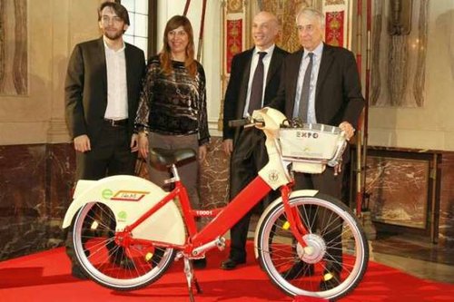 La presentazione della nuova bici a pedalata assistita 