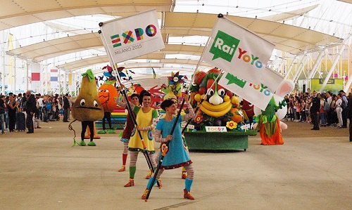 La parata delle mascotte a Expo 