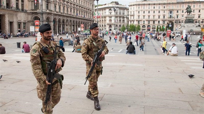 Militari in piazza del Duomo 