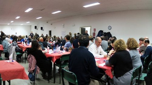 I commensali che hanno partecipato alla Cena della Solidarietà a San Donato 