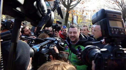 Matteo Salvini, nei pressi dell'Istituto Garofani a Rozzano 