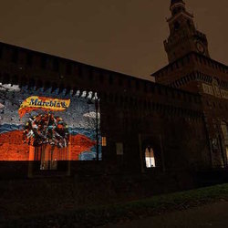 La proiezione di Greenpeace sul Castello Sforzesco 