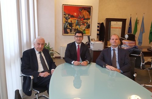 Da sx: Gianluigi Testa, Presidente di Obi Italia, Alessandro Lorenzano e Cesare Epinati, Direttore Espansione Obi Italia 