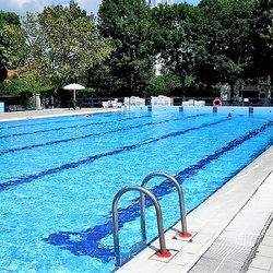 La piscina comunale di via Goldoni a Peschiera Borromeo 