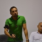 Il sindaco di Tribiano, Franco Lucente, al microfono