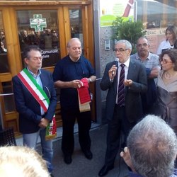 L'inaugurazione della farmacia in via Risorgimento, con il sindaco Veneziano 
