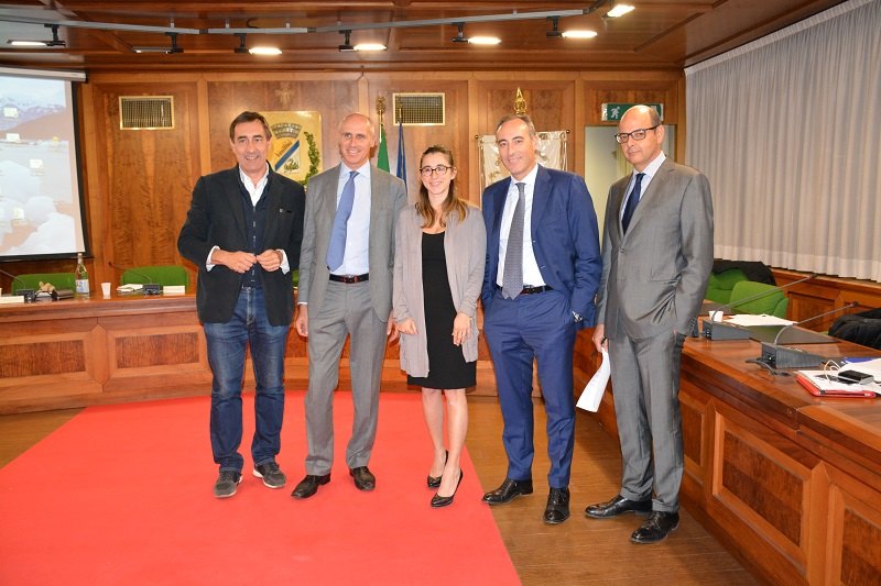 Da sinistra: il sindaco Checchi, il dott. Bosio, il sindaco Molinari, l'assessore Gallera, il dott. Alparone 