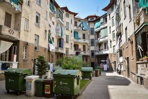 Case popolari in via dei Cinquecento a Milano, zona Corvetto 