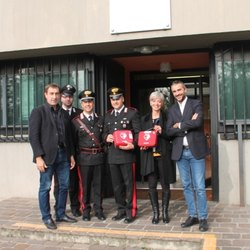 La consegna dei defibrillatori ai carabinieri 