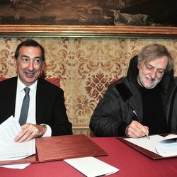 Da sx: Beppe Sala, sindaco di Milano, e Gino Strada, fondatore di Emergency 