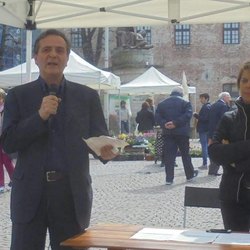 Pietro Mezzi con la candidata a sindaco Lucia Rossi 