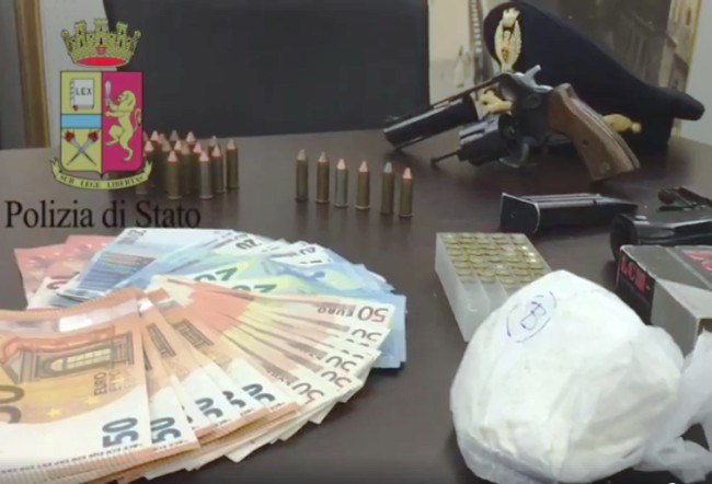 Droga, armi e contanti sequestrati dalla Polizia 