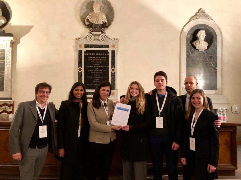 Elisa Babbini con il premio 