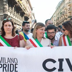 Sindaci e assessori al Milano Pride 