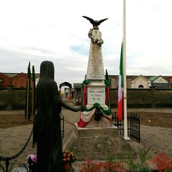 Il monumento ai caduti nel parco delle Rimembranze 