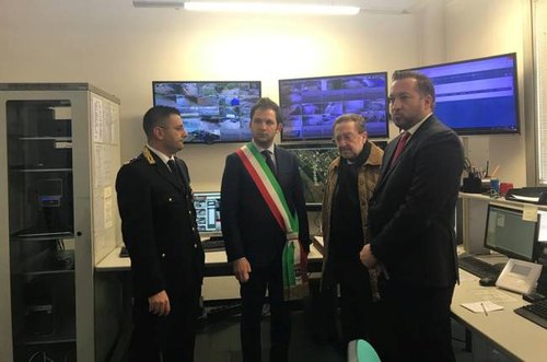 l'assessore De Corato in visita al Comando della polizia locale sangiulianese 