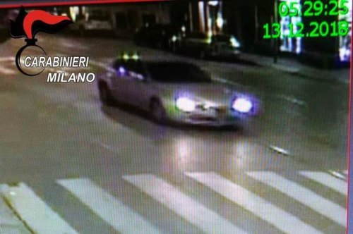 Il fotogramma dell'auto pirata diffuso dai carabinieri 