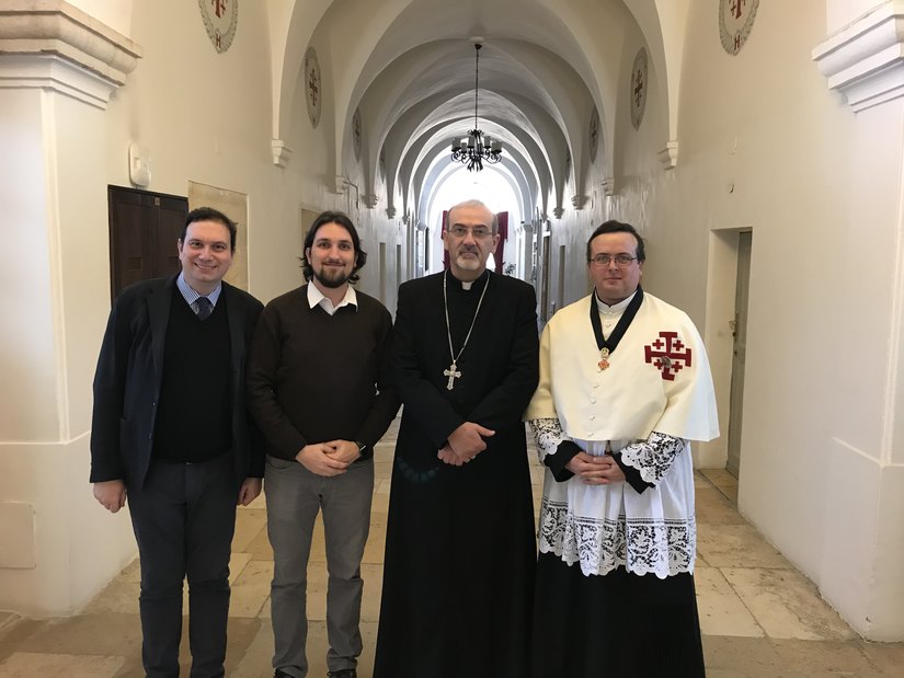 Il Patriarca Pierbattista Pizzaballa insieme al consigliere comunale Matteo Monga, Federico Zanardo e Don Marco Zanotti. 